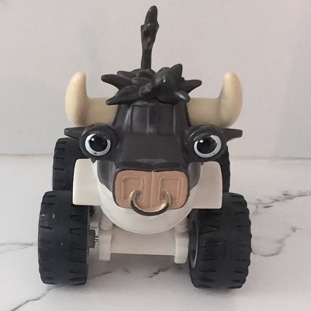 Blaze And The Monster Machines Smashy The Bull 1:64
